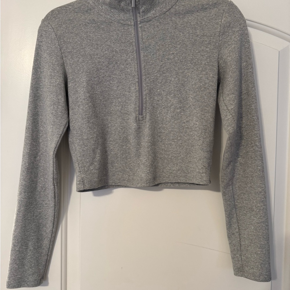Aritzia Sunday Best Light Gray Cropped Zip-Up Top